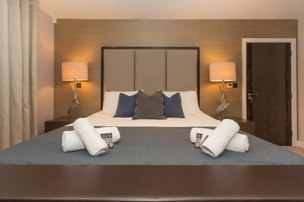 Stylish Penthouse Apartment With Hot Tub Bath Luaran gambar
