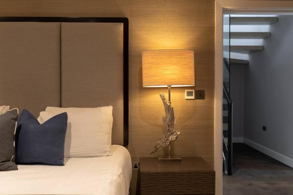 Stylish Penthouse Apartment With Hot Tub Bath Luaran gambar