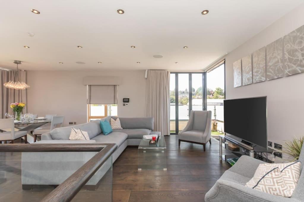 Stylish Penthouse Apartment With Hot Tub Bath Luaran gambar